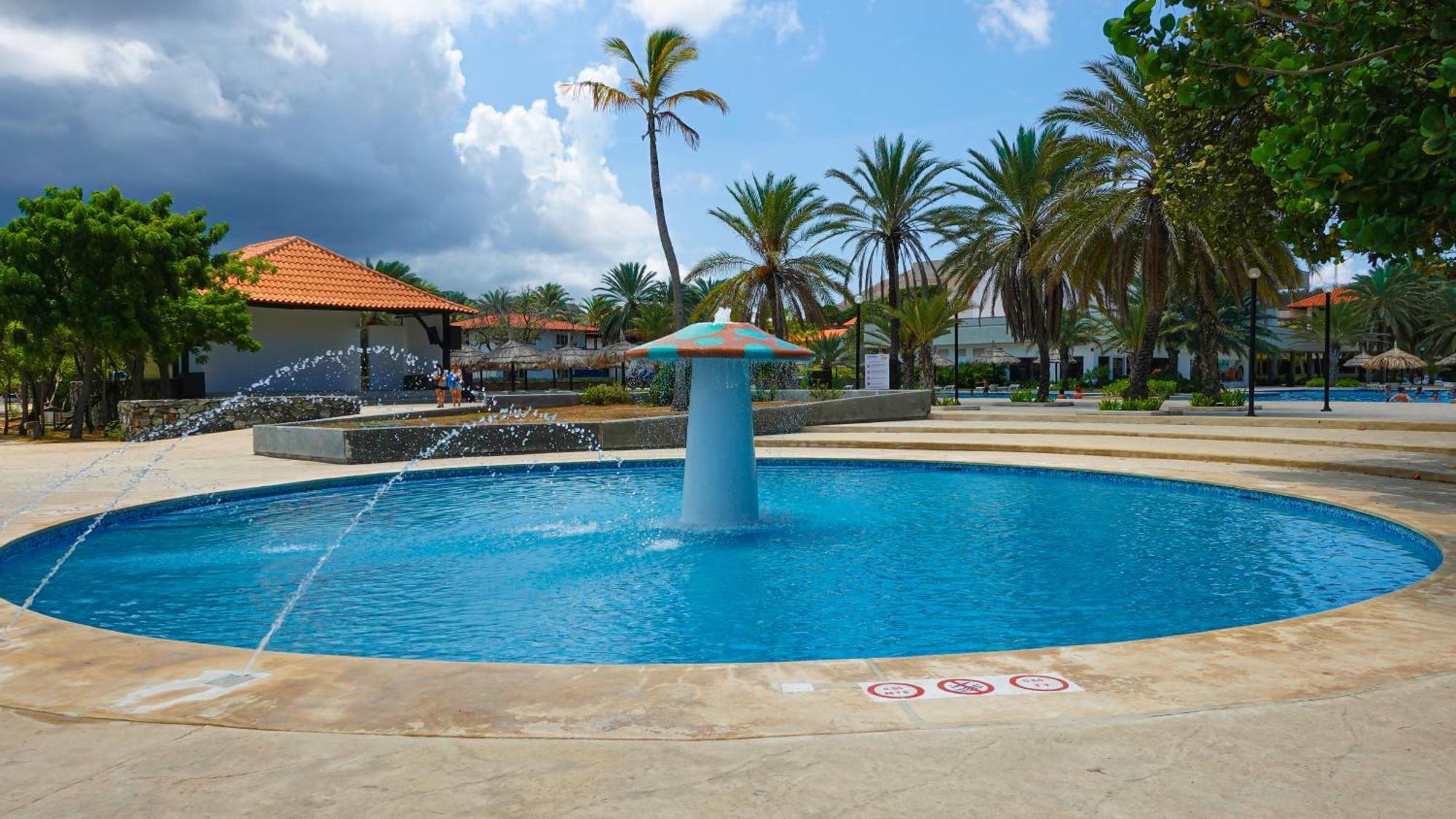 Sunsol Ecoland Hotel Pedro Gonzalez Екстериор снимка