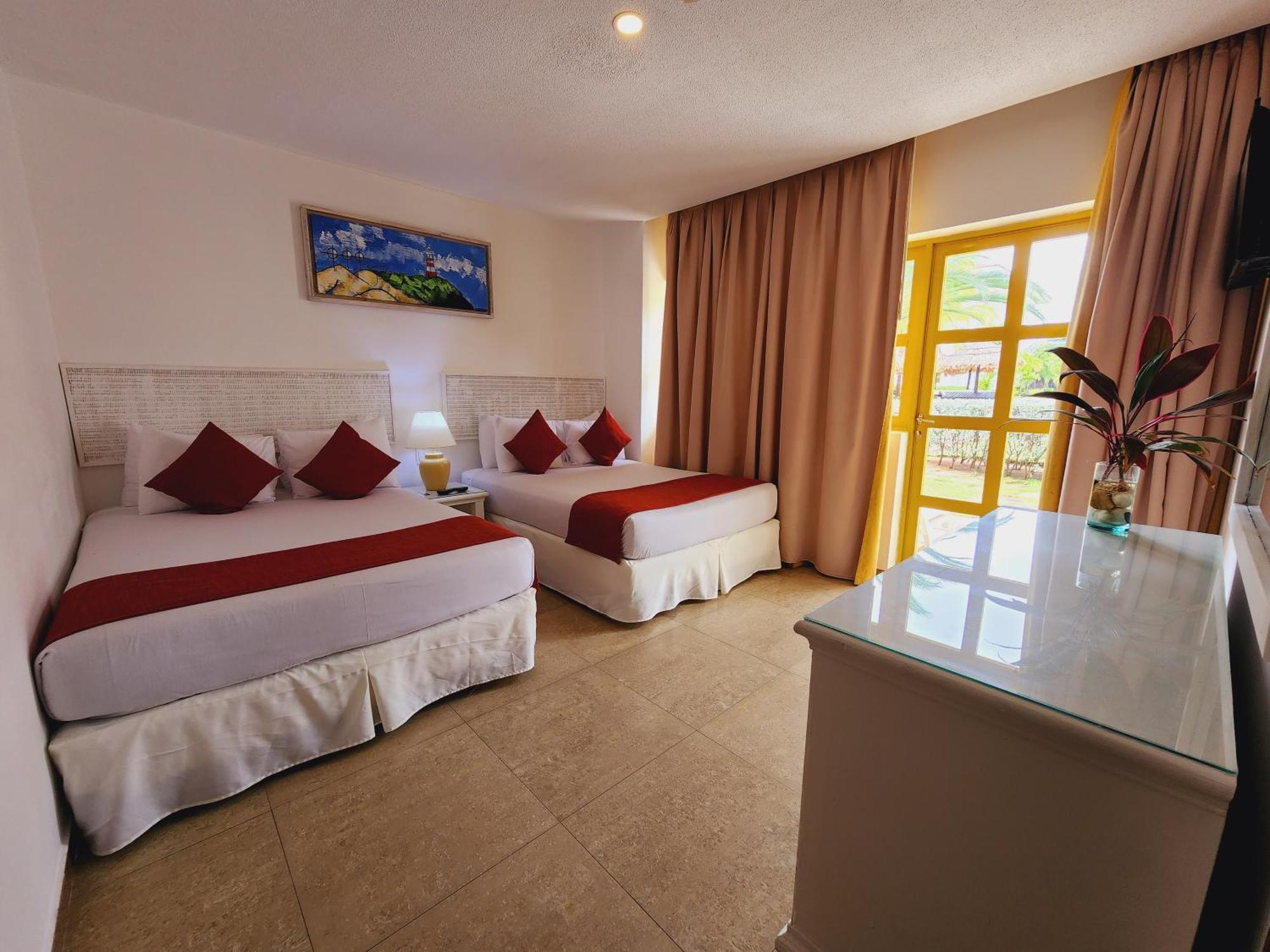 Sunsol Ecoland Hotel Pedro Gonzalez Екстериор снимка