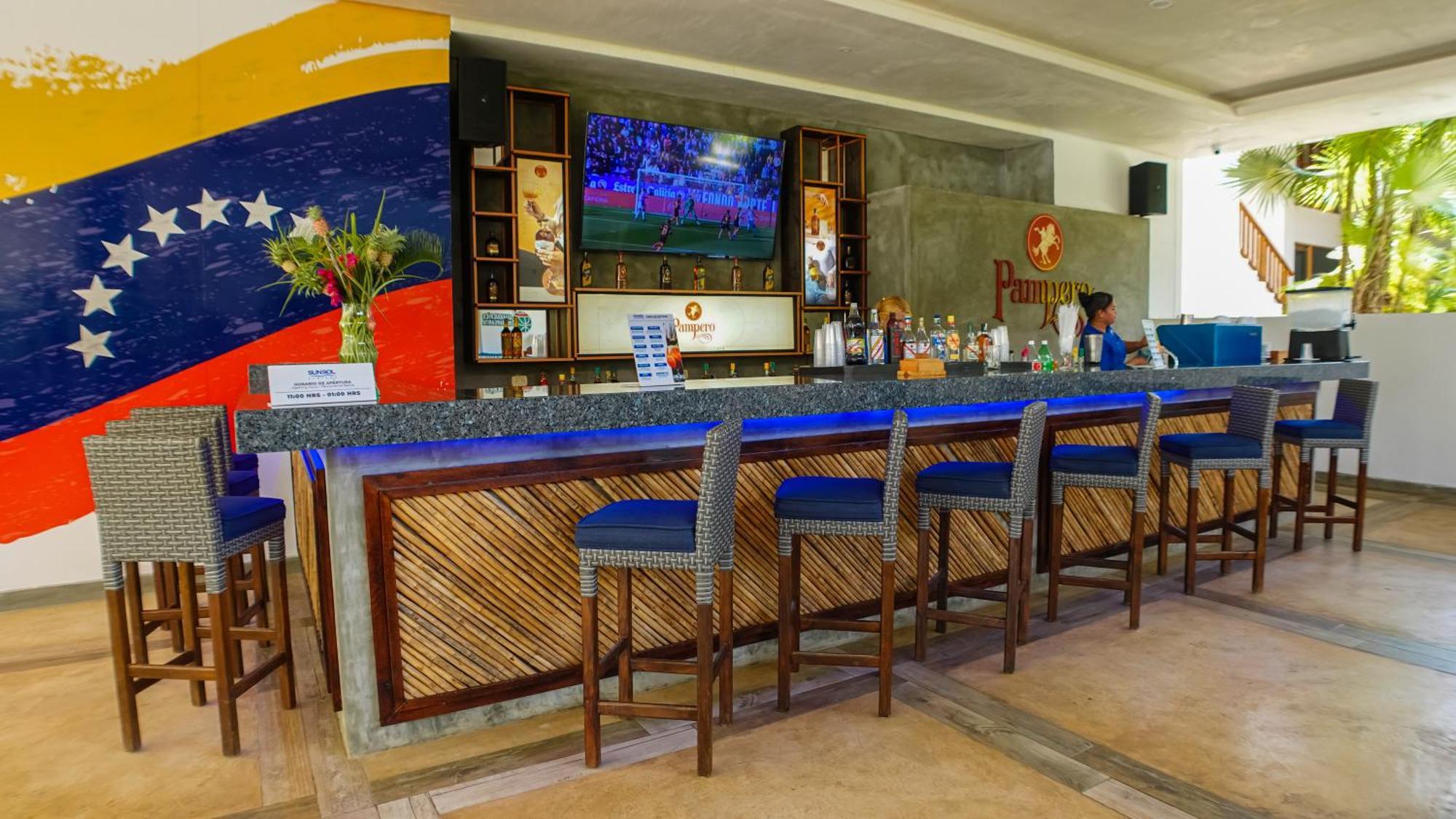 Sunsol Ecoland Hotel Pedro Gonzalez Екстериор снимка